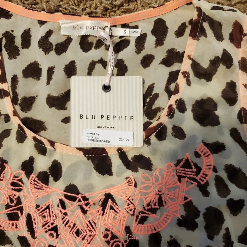 NWT Blu Pepper Sleeveless Blouse Cheetah Animal Print Embroidered Boho Top Small - Picture 4 of 4